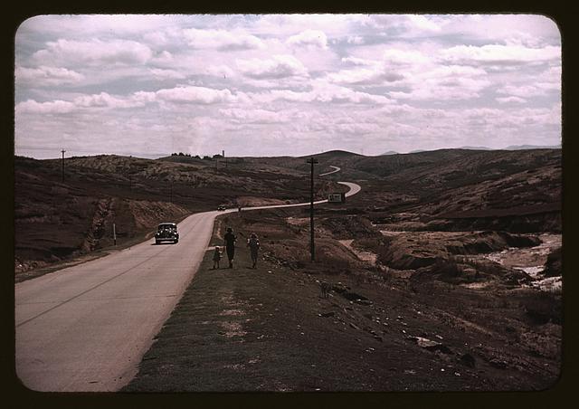 Copper mining section between Ducktown and Copperhill], Tennessee. Fumes from smelting copper for sulfuric acid have des